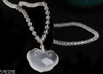 白水晶項鏈一般多少錢？色澤越通透價值越高