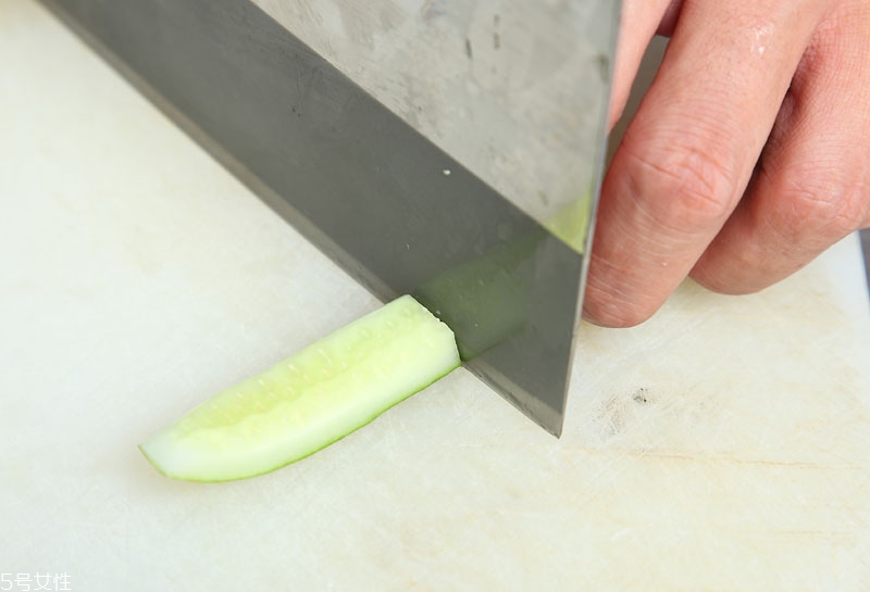 青瓜怎么切 5種切青瓜的基本刀工 青瓜怎么切 5種切青瓜的基本刀工