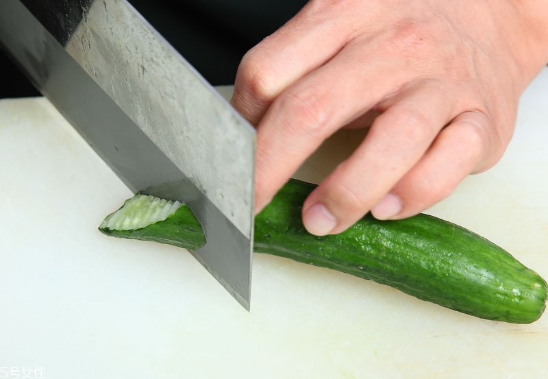 青瓜怎么切 5種切青瓜的基本刀工 青瓜怎么切 5種切青瓜的基本刀工