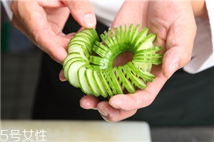 青瓜怎么切 5種切青瓜的基本刀工 青瓜怎么切 5種切青瓜的基本刀工