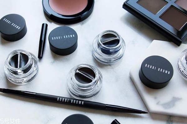 芭比波朗眼線(xiàn)膏花不花？妝效持久不暈染