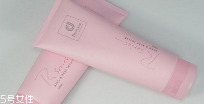 身體乳和潤膚露哪個好 保濕力度不一樣 身體乳和潤膚露哪個好 保濕力度不一樣