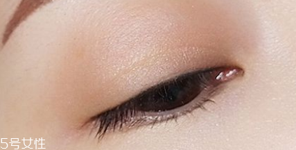 眼線刷硬了怎么回事？用后沒有及時(shí)清洗