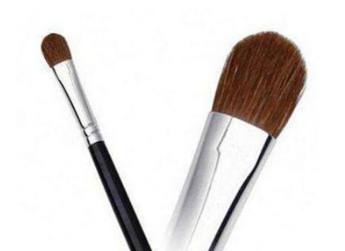 眼線刷硬了怎么回事？用后沒有及時(shí)清洗