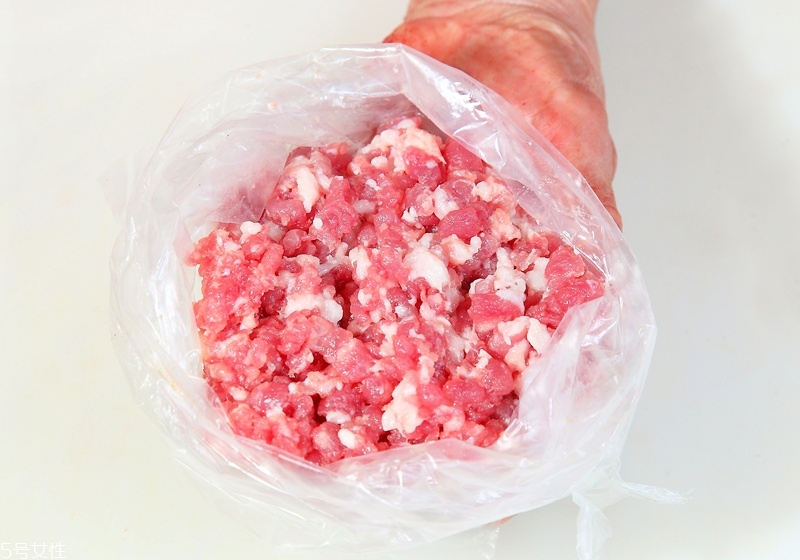 新鮮豬肉怎么挑選與處理才干凈 新鮮豬肉怎么挑選與處理才干凈