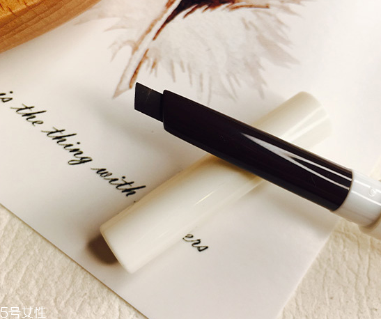 眼距太寬怎么畫眼線？眼頭尖角全描黑