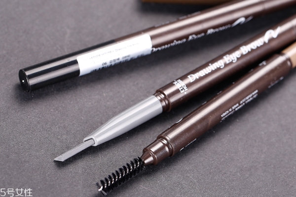 眼距太寬怎么畫眼線？眼頭尖角全描黑