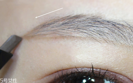 黑色眉筆怎么畫自然？淡掃眉毛輕下手