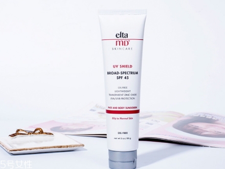 防曬噴霧和氣墊哪個先用？