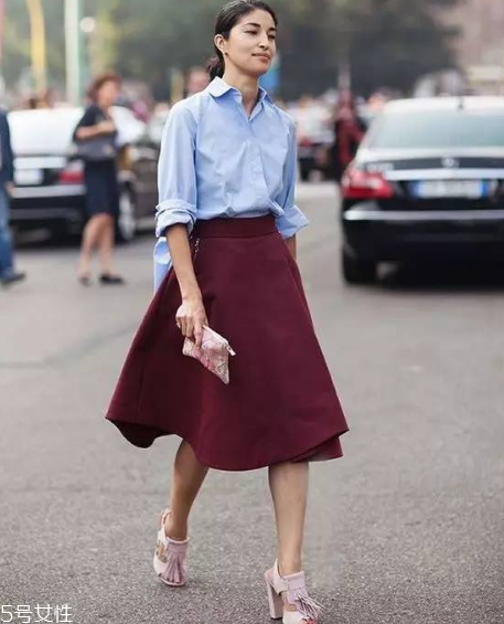 春天穿什么顏色衣服顯白？不要總是黑白灰