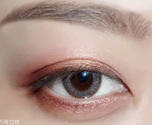 棕色眉筆適合什么膚色？不適合暗膚色