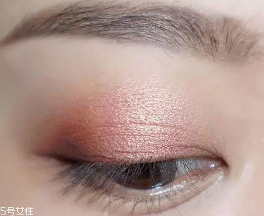 棕色眉筆適合什么膚色？不適合暗膚色