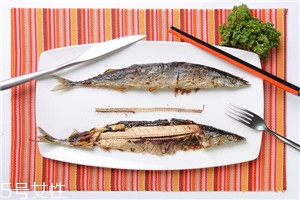 秋刀魚怎么去骨 秋刀魚去骨小技巧 秋刀魚怎么去骨 秋刀魚去骨小技巧