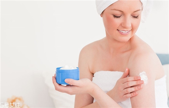 涂身體乳過敏怎么辦 皮膚過敏癢的四個不可以 涂身體乳過敏怎么辦 皮膚過敏癢的四個不可以