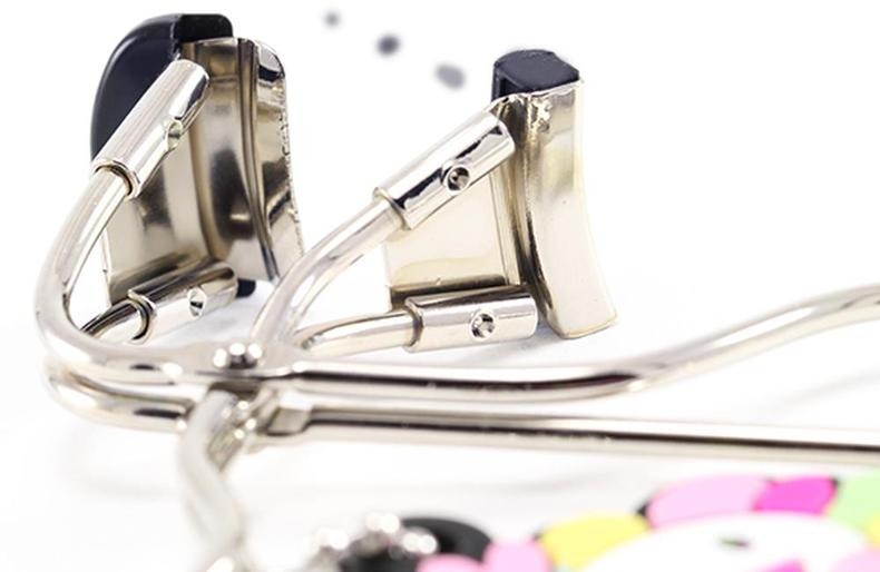 植村秀哪款睫毛夾好用？無邊卷翹睫毛夾完美主義必備