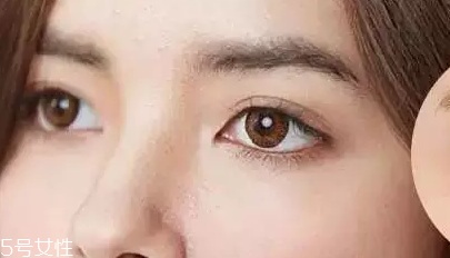 棕色眼影配什么口紅？任何唇色都可以