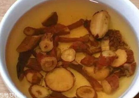 黃芪和丹參能一起泡水喝嗎 黃芪和丹參能一起泡水喝嗎