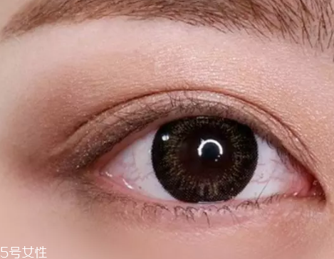 大地色眼影配什么顏色口紅？豆沙色超有氣質(zhì)