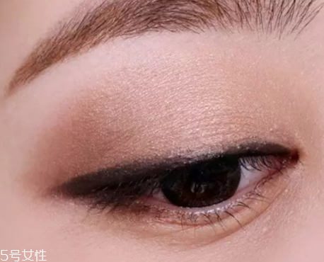 大地色眼影配什么顏色口紅？豆沙色超有氣質(zhì)