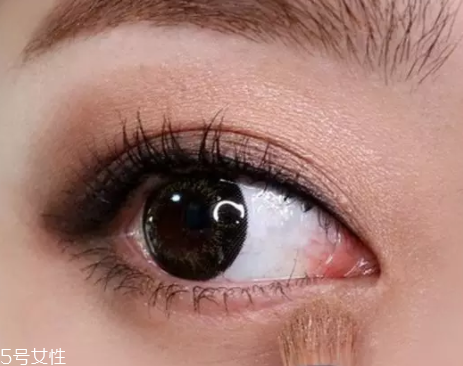 大地色眼影配什么顏色口紅？豆沙色超有氣質(zhì)