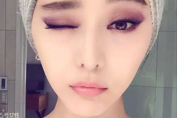 紫色眼影配什么口紅？配少女粉堪稱完美