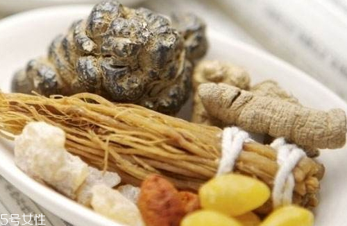 丹參和三七能一起吃嗎 可以同時服用 丹參和三七能一起吃嗎 可以同時服用