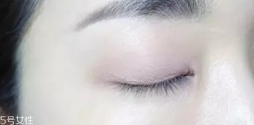 紫色眼影配什么口紅？配少女粉堪稱完美