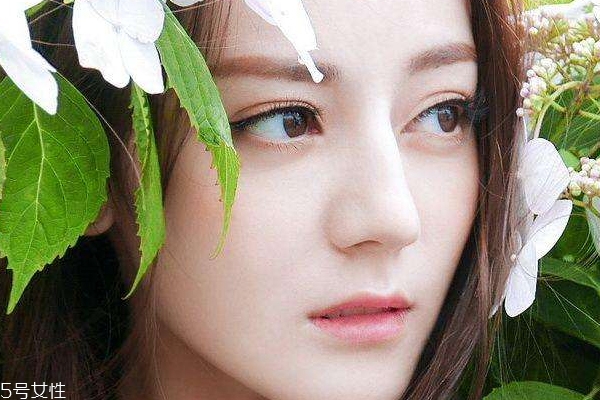 眼影用手還是刷子？兩種工具詳細(xì)用法