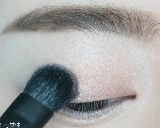 桃花妝用什么眼影好？3重色彩打造迷人眼妝