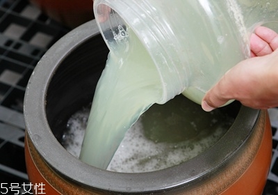 臭豆腐為什么那么臭吃起來香 臭豆腐為什么那么臭吃起來香