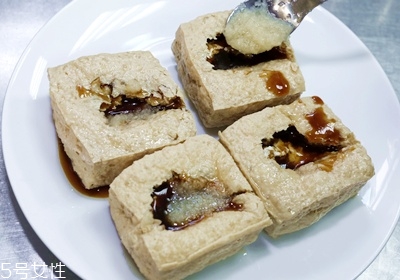 臭豆腐為什么那么臭吃起來香 臭豆腐為什么那么臭吃起來香