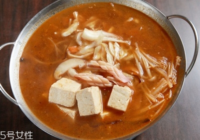 臭豆腐為什么那么臭吃起來香 臭豆腐為什么那么臭吃起來香