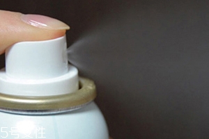 保濕噴霧可以噴頭發(fā)嗎？解決頭發(fā)干枯問題