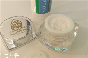 珍珠膏為什么涂在臉上很干 油性皮膚不宜使用珍珠膏 珍珠膏為什么涂在臉上很干 油性皮膚不宜使用珍珠膏