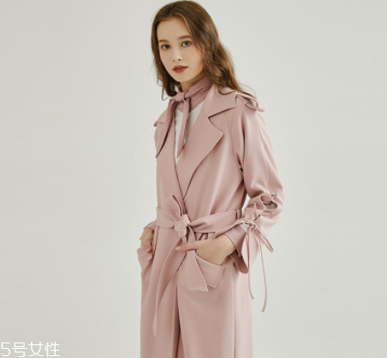 如何挑選風(fēng)衣？這些款式穿10年不過時(shí)