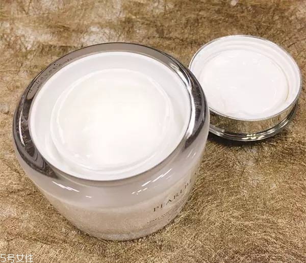 珍珠膏會(huì)堵塞毛孔嗎 正確使用不會(huì)堵塞 珍珠膏會(huì)堵塞毛孔嗎 正確使用不會(huì)堵塞