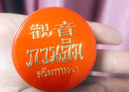 珍珠膏為什么涂在臉上很干 油性皮膚不宜使用珍珠膏 珍珠膏為什么涂在臉上很干 油性皮膚不宜使用珍珠膏