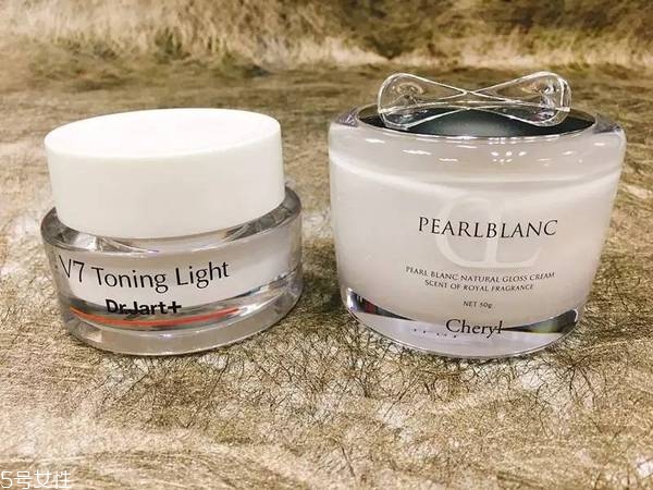 珍珠膏會(huì)堵塞毛孔嗎 正確使用不會(huì)堵塞 珍珠膏會(huì)堵塞毛孔嗎 正確使用不會(huì)堵塞