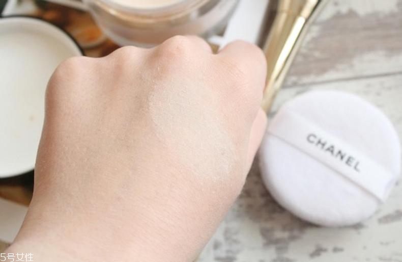 香奈兒蜜粉10和20號(hào)哪個(gè)好？哪個(gè)色號(hào)適合黃皮？