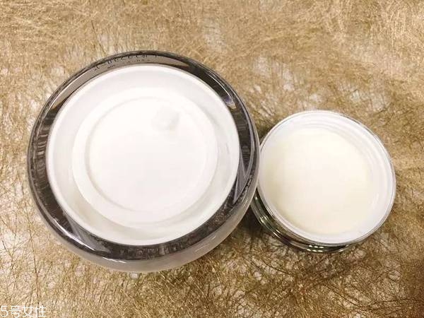 珍珠膏會(huì)堵塞毛孔嗎 正確使用不會(huì)堵塞 珍珠膏會(huì)堵塞毛孔嗎 正確使用不會(huì)堵塞