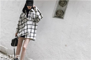 襯衫里面要穿衣服嗎？要看襯衫的面料顏色