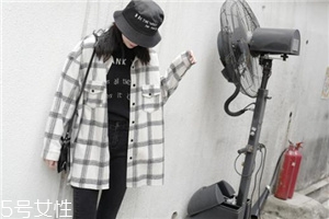 襯衫里面可以穿t恤嗎？淺色t恤可以穿