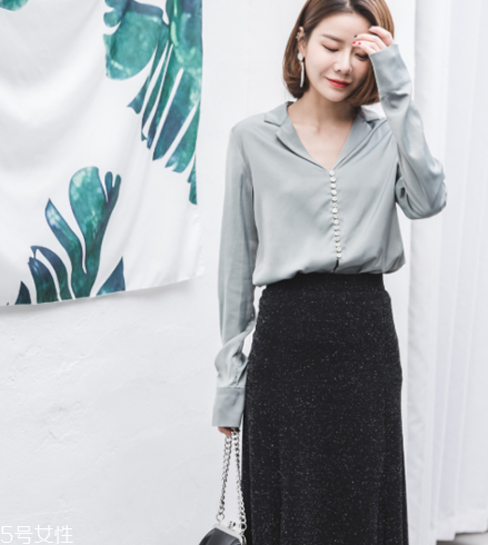 襯衫皺了沒(méi)熨斗怎么辦？教你幾個(gè)絕招