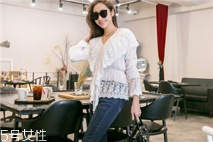 白色蕾絲上衣怎么搭配？女人味盡顯