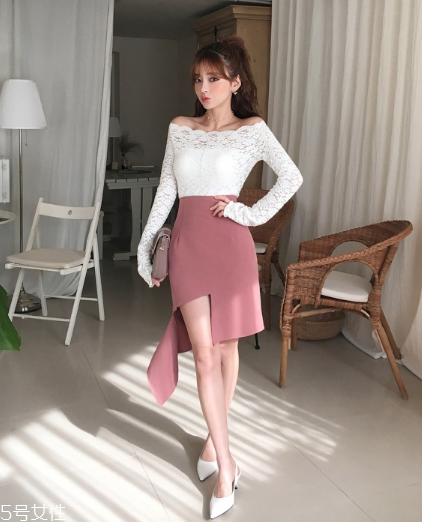 白色蕾絲上衣怎么搭配？女人味盡顯