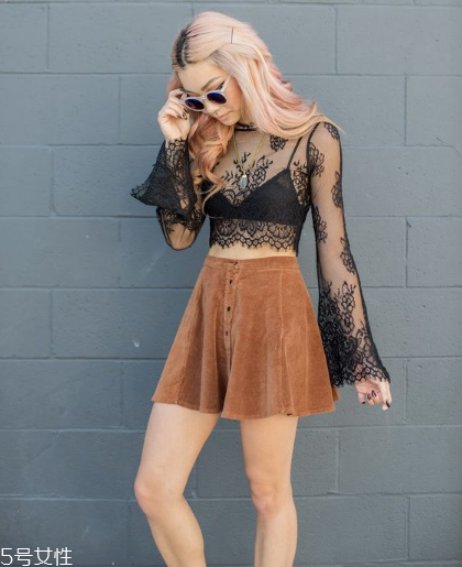 黑色蕾絲上衣怎么搭配？拒絕庸俗裝扮