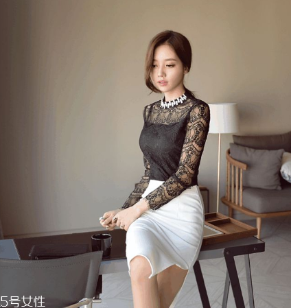 黑色蕾絲上衣怎么搭配？拒絕庸俗裝扮