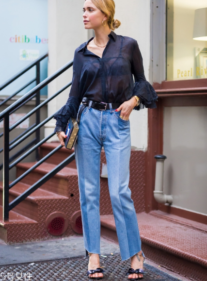 荷葉邊上衣配什么褲子？塑造浪漫小女人氣質(zhì)