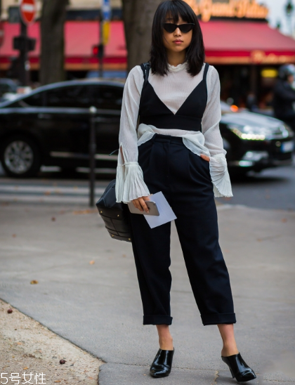 荷葉邊上衣配什么褲子？塑造浪漫小女人氣質(zhì)