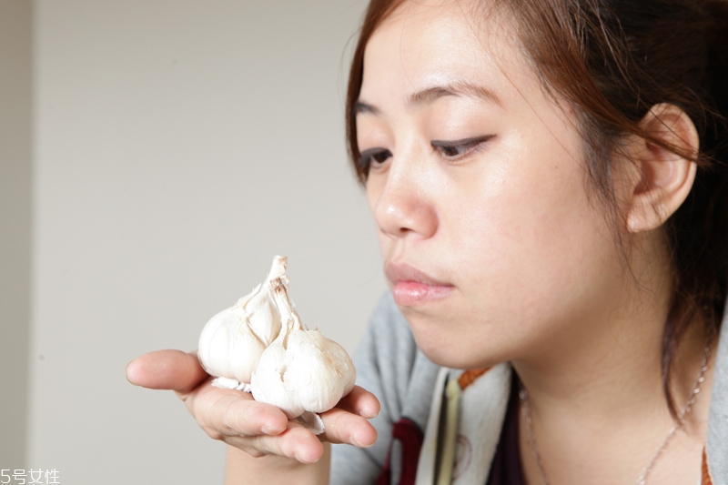 番茄可以空腹吃嗎 空腹吃西紅柿好嗎 番茄可以空腹吃嗎 空腹吃西紅柿好嗎